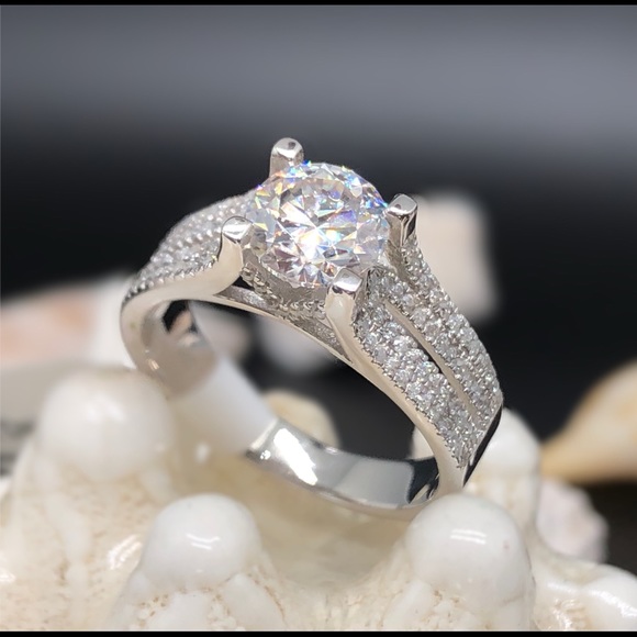 Moissanite Diamond Ring With Certificate free Ring Engraver - Picture 6 of 10